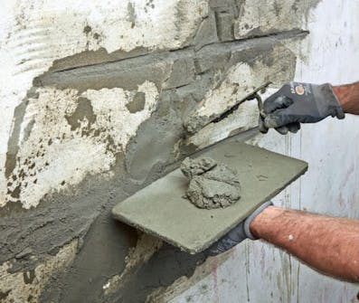 Setningsskader: Bruk en større murerskje til de større flatene Setningsskader: Bruk en større murerskje til de større flatene